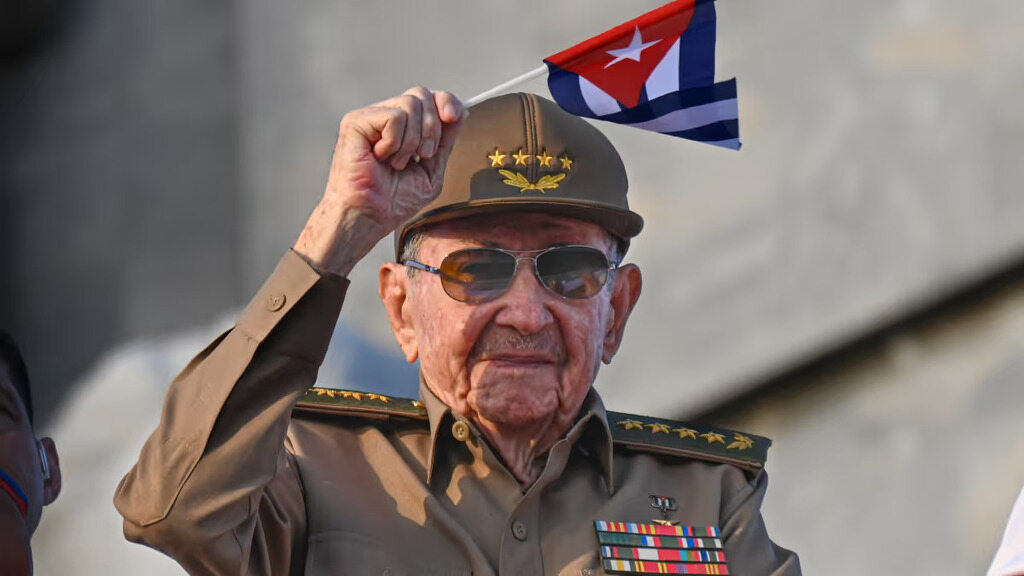 Raúl Castro: Seguiré marchando al frente de nuestro pueblo