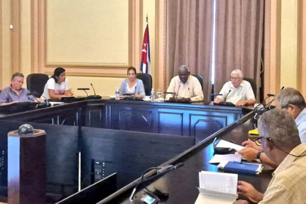 Intercambió presidente del Parlamento con homólogos municipales