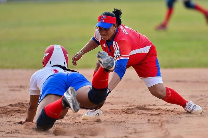 Femenino de Cuba debuta con derrota en el Mundial de Sóftbol