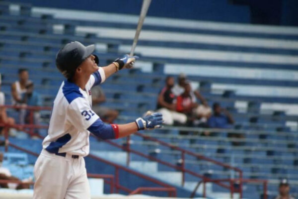 Industriales marca territorio en inicio de semifinales