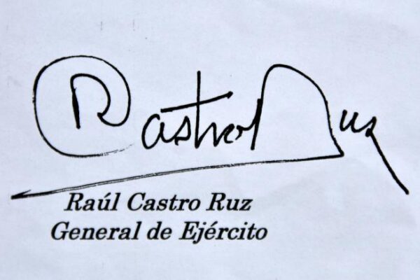 Felicitó Raúl Castro a combatientes del Ejército Occidental