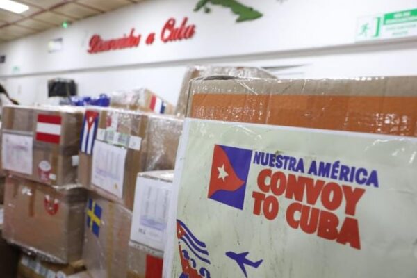 Convoy solidario con Cuba desafía en Bruselas bloqueo de Estados Unidos