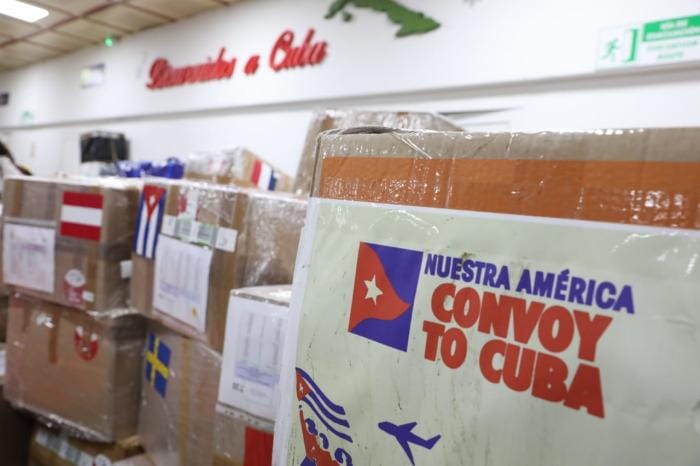 Convoy solidario con Cuba desafía en Bruselas bloqueo de Estados Unidos