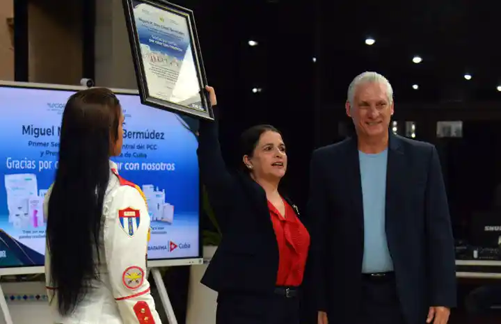Reconoce Díaz-Canel al CIGB como baluarte de la ciencia cubana