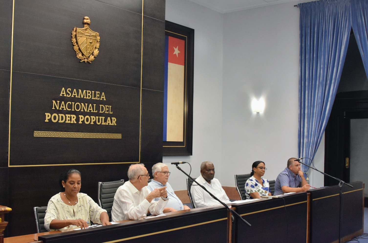 Examinan diputados proyectos ley sobre trabajo y administración central