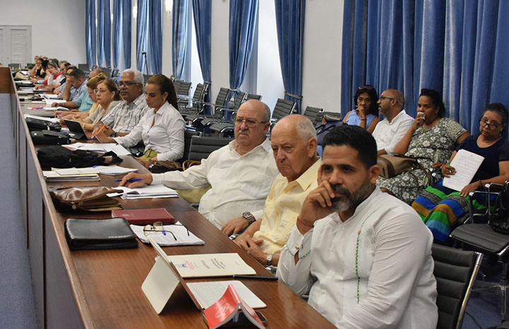 Examinan diputados proyectos ley sobre trabajo y administración central