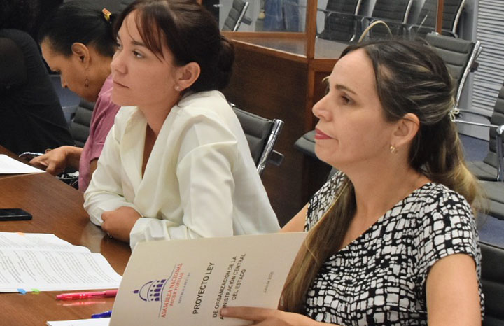 Examinan diputados proyectos ley sobre trabajo y administración central