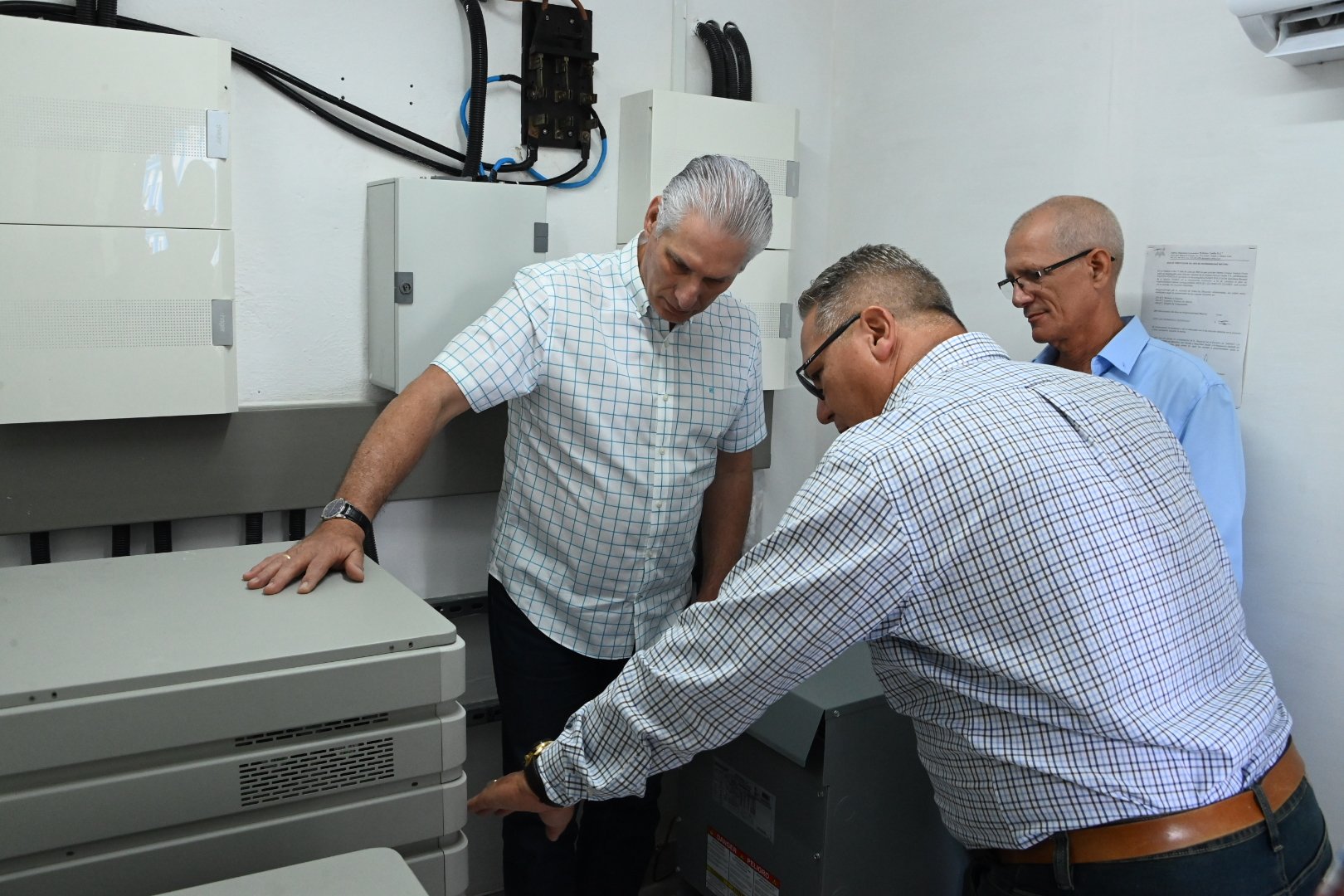 Presidente cubano defiende autonomía de las empresas e implicación de sus trabajadores en la toma de decisiones
