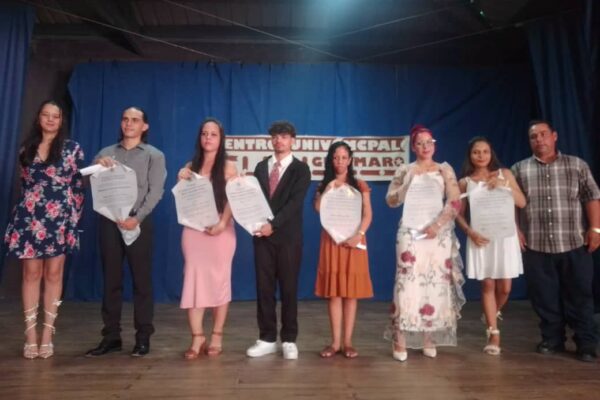 Celebra Centro Universitario Municipal de Guáimaro acto de graduación
