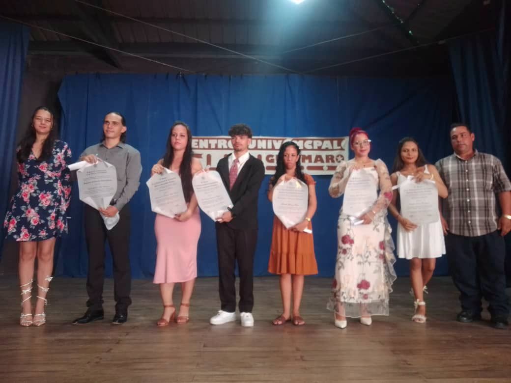 Celebra Centro Universitario Municipal de Guáimaro acto de graduación