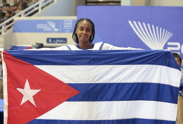 Cubana Arlettys Acosta gana oro en el taekwondo en Santo Domingo