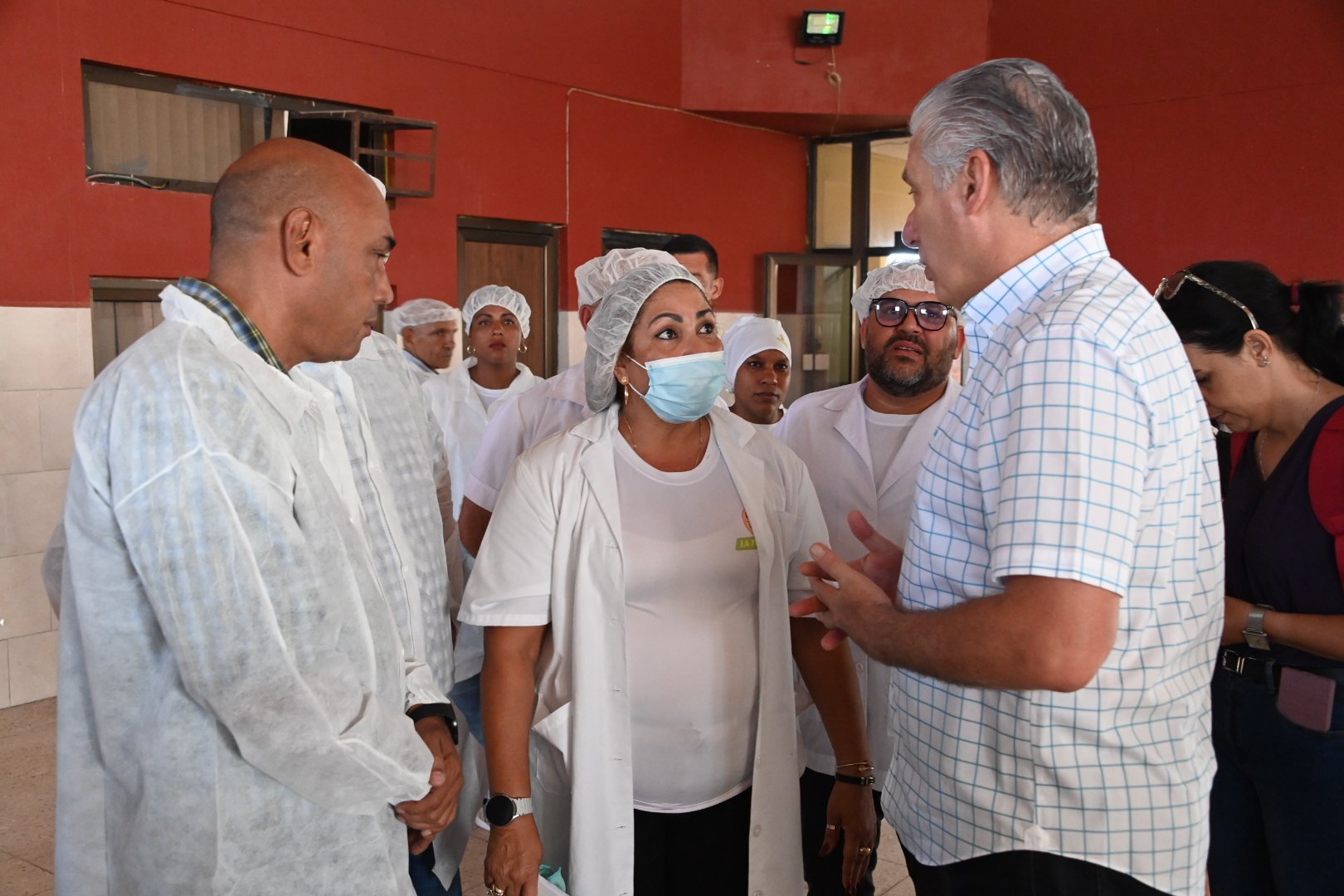 Presidente cubano defiende autonomía de las empresas e implicación de sus trabajadores en la toma de decisiones