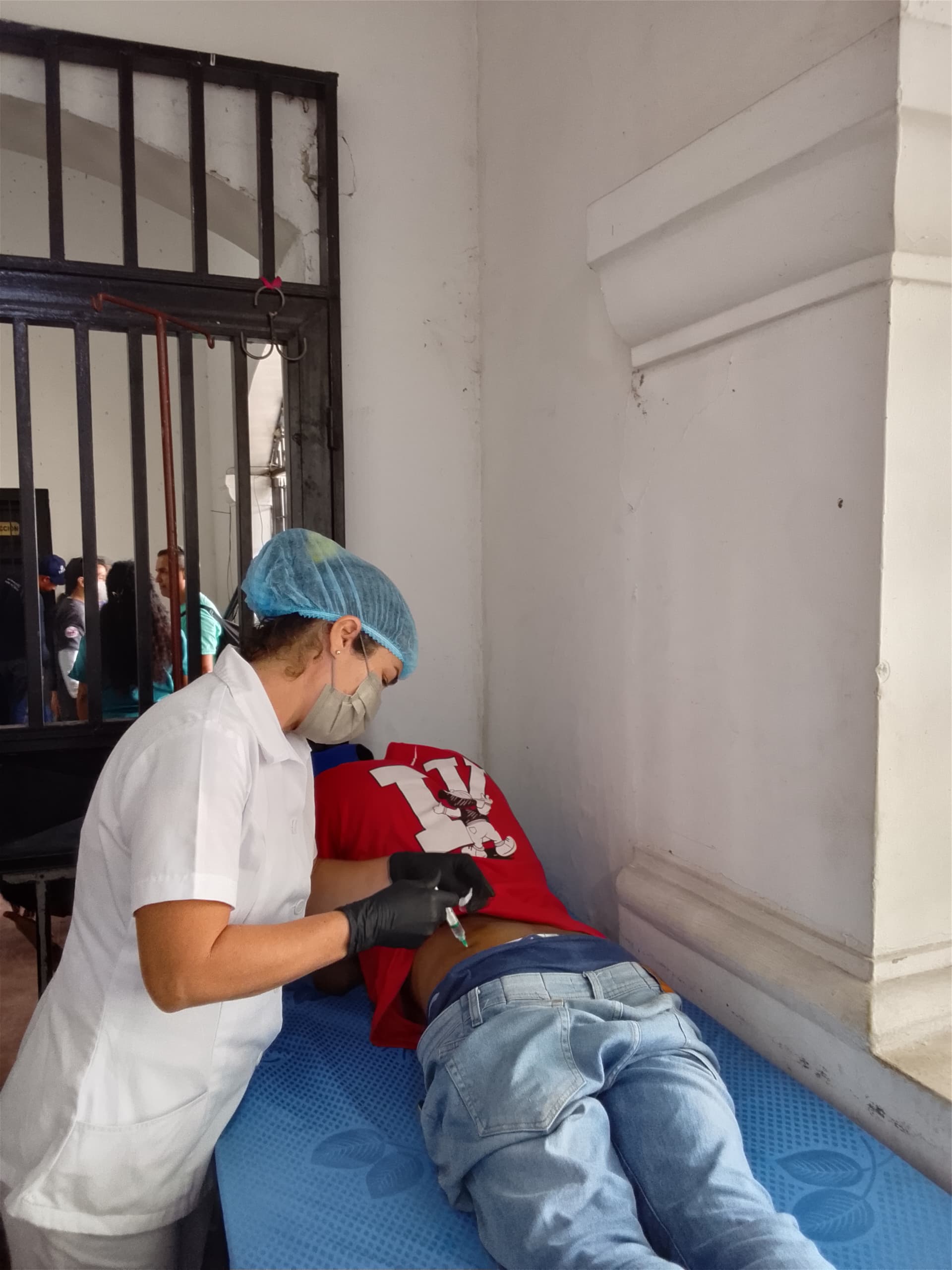 Yaimara Santana entrega un inmenso abrazo de solidaridad en Venezuela