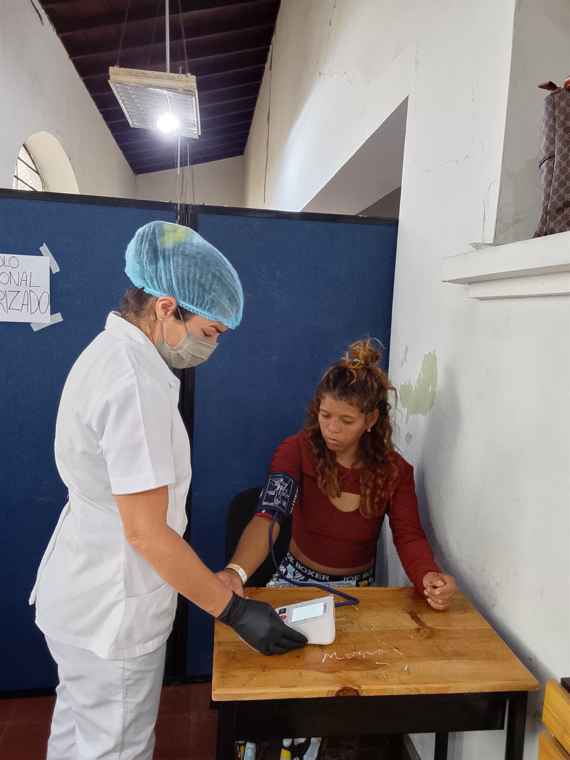 Yaimara Santana entrega un inmenso abrazo de solidaridad en Venezuela