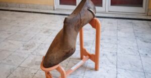 Desde el Museo Municipal una horma de zapato acerca a la historia local