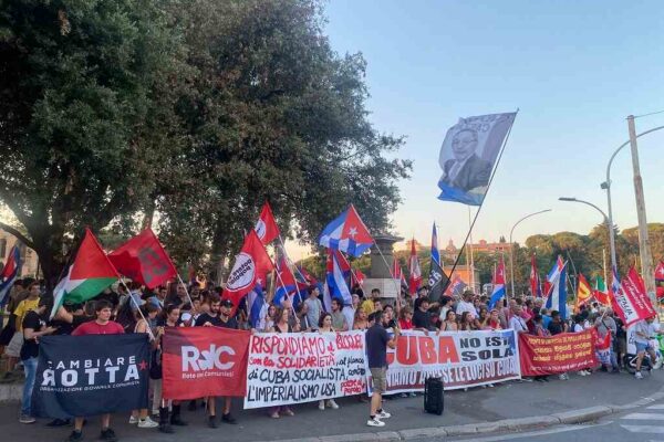 Realizan amplia demostración solidaria con Cuba en el centro de Roma