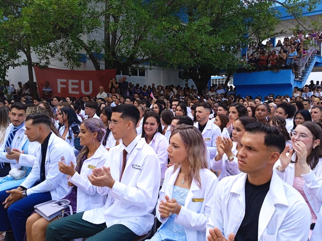Realiza Universidad de Ciencias Médicas de Camagüey acto de graduación