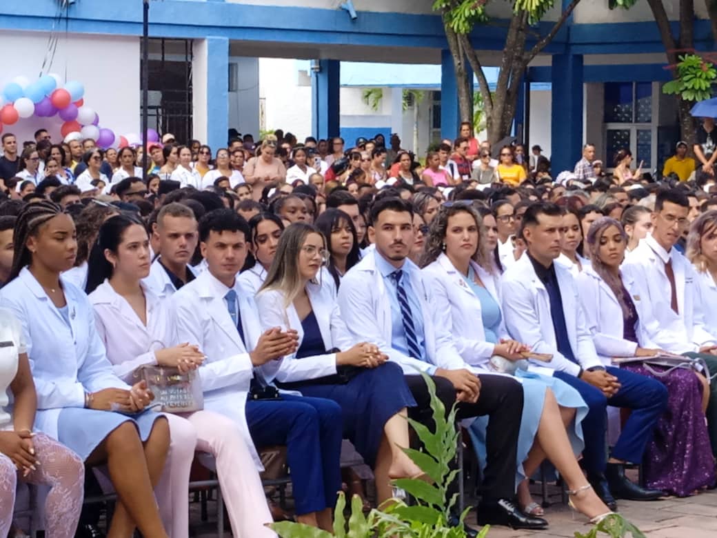 Realiza Universidad de Ciencias Médicas de Camagüey acto de graduación