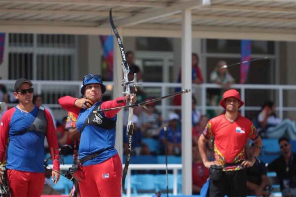 Cuba asegura bronce en la prueba mixta por equipos del arco recurvo
