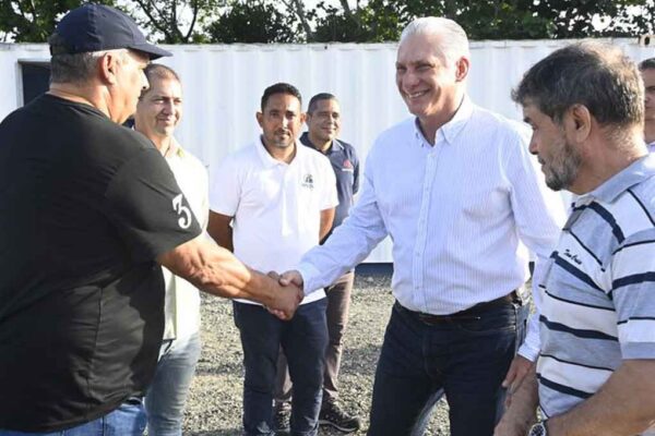 Presidente de Cuba continúa recorridos por municipios del país