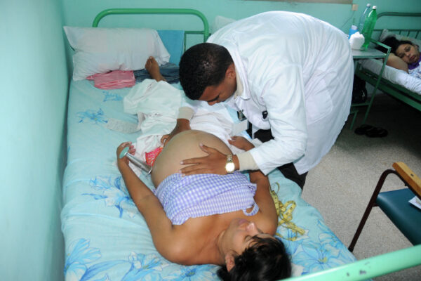 Camagüey mantiene atención al Programa Materno-Infantil