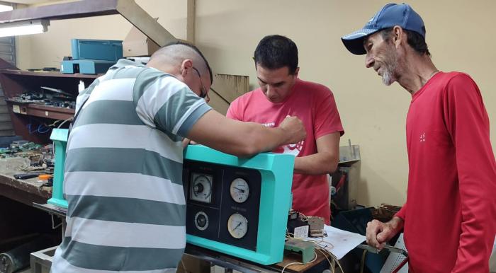 Centro de Electromedicina de Camagüey recupera equipos esenciales para la atención médica