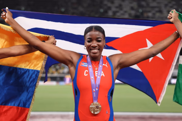 Cubana Leyanis Pérez celebró los 15 en el Diamante de Mónaco