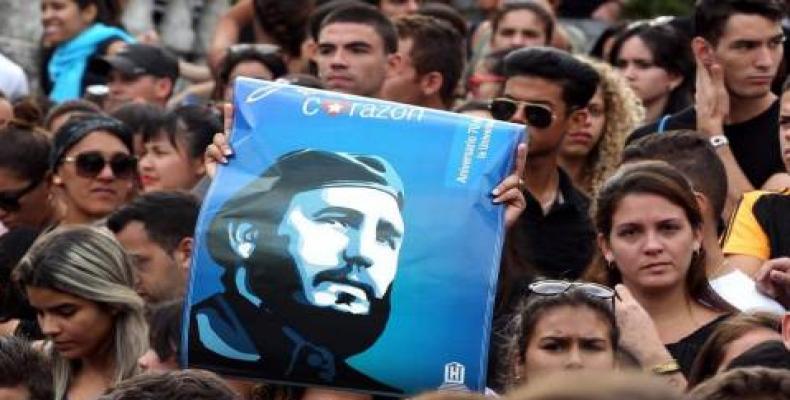 Jóvenes italianos celebran centenario del líder cubano Fidel Castro