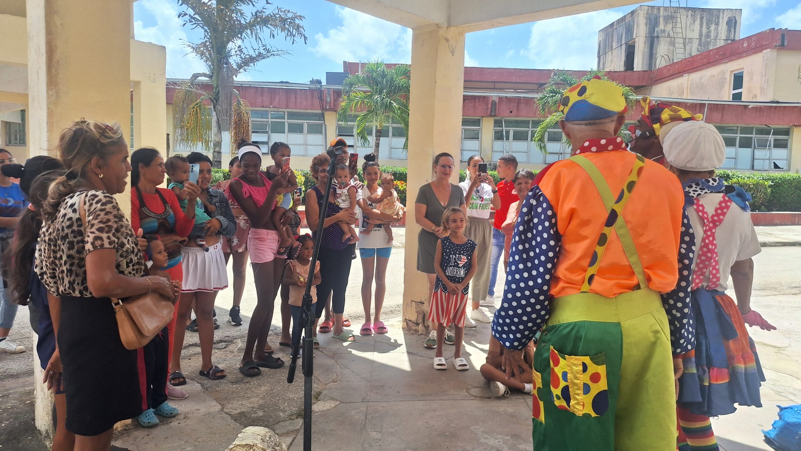 Los niños también celebran el cumpleaños de Fidel