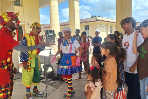 Los niños también celebran el cumpleaños de Fidel