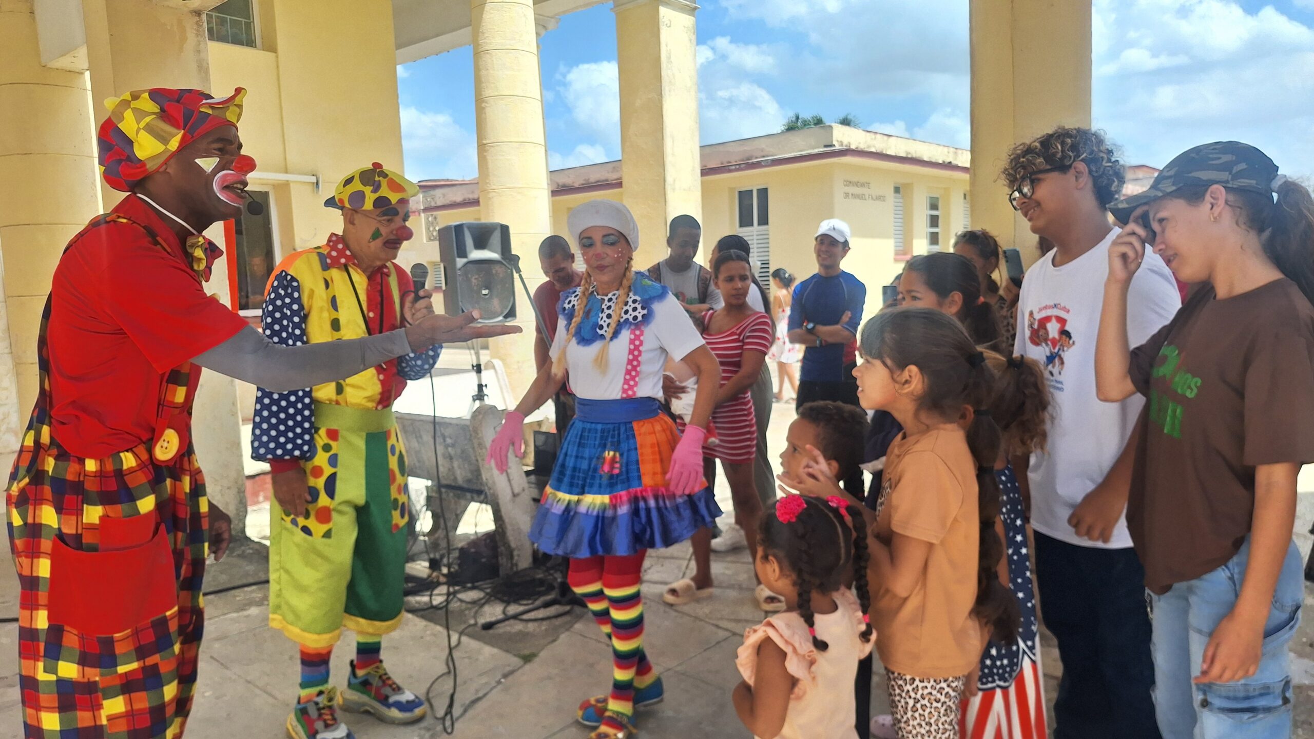 Los niños también celebran el cumpleaños de Fidel