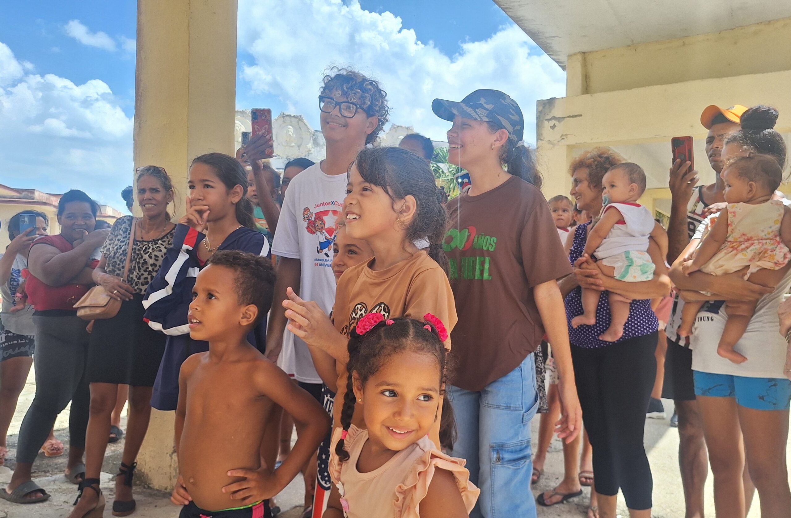 Los niños también celebran el cumpleaños de Fidel