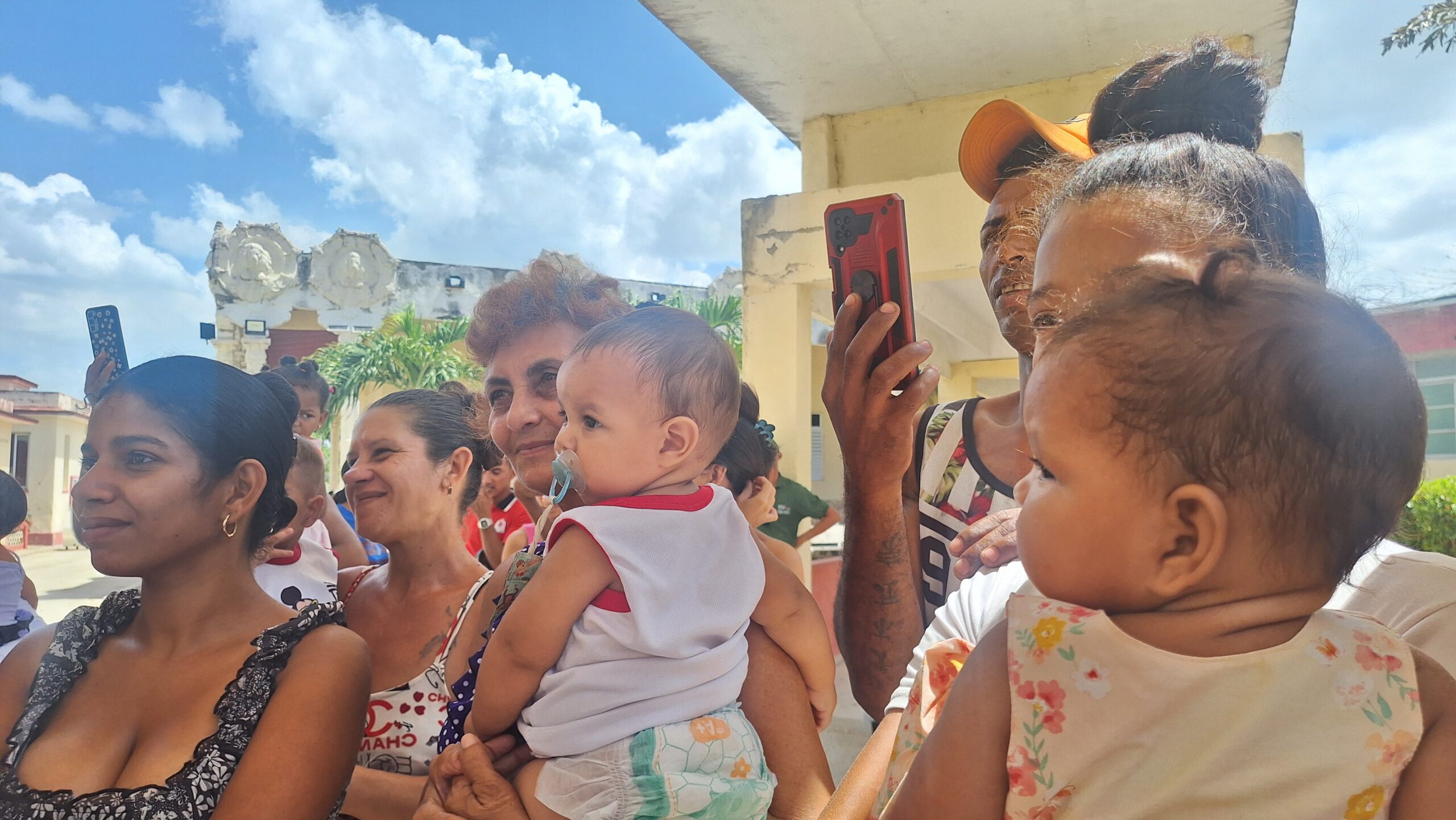 Los niños también celebran el cumpleaños de Fidel