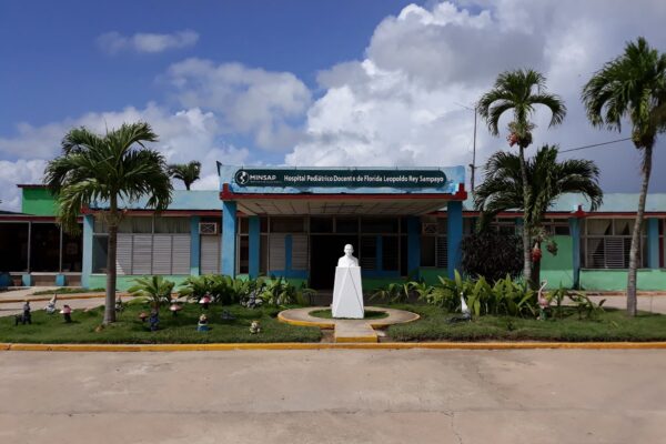 Directivo de salud en Florida valora situación actual del Servicio de Hemodiálisis