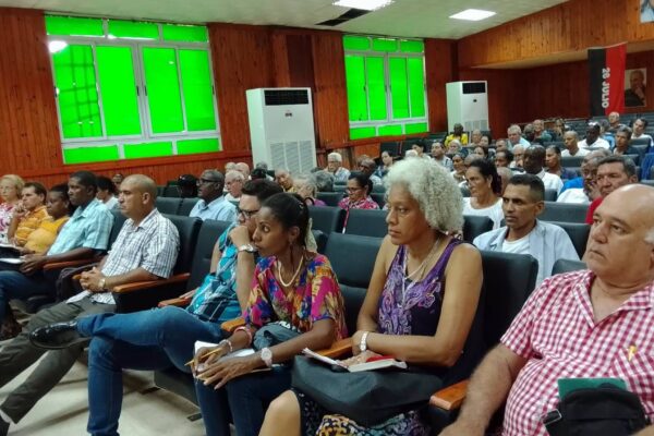 Debaten en Pleno Municipal del Partido en Camagüey validez de las muevas medidas económicas