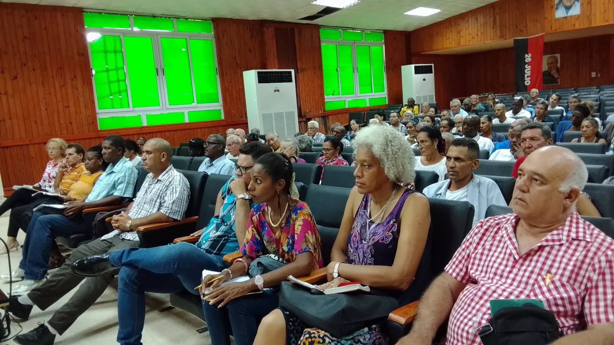 Debaten en Pleno Municipal del Partido en Camagüey validez de las muevas medidas económicas