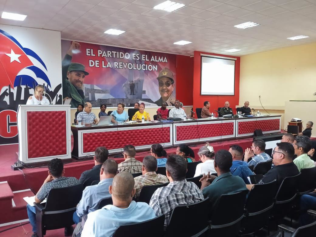Analiza Pleno Provincial del Partido en Camagüey implementación de transformaciones socioeconómicas