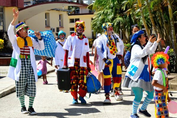 Desde el arte del clown vuelven los camagüeyanos a diagnosticar risas