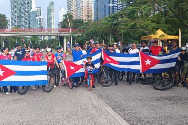 Bicicletada en Panamá contra bloqueo Estados Unidos a Cuba