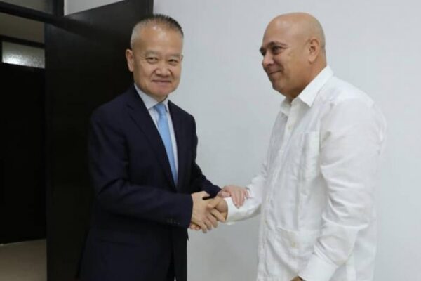 Recibió Morales Ojeda a delegación china que participará en el I Coloquio Internacional Fidel: legado y futuro
