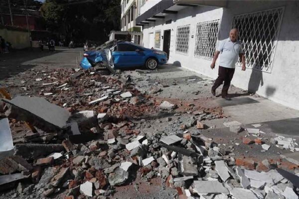 Suman 329 los muertos y 247 los desaparecidos en Colombia tras sismo