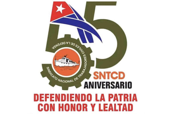 Felicita Raúl a trabajadores civiles de la Defensa en su aniversario 55