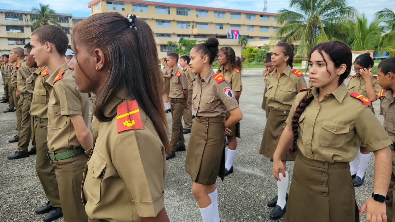 Celebran en Camagüey 60 años de las escuelas militares Camilo Cienfuegos
