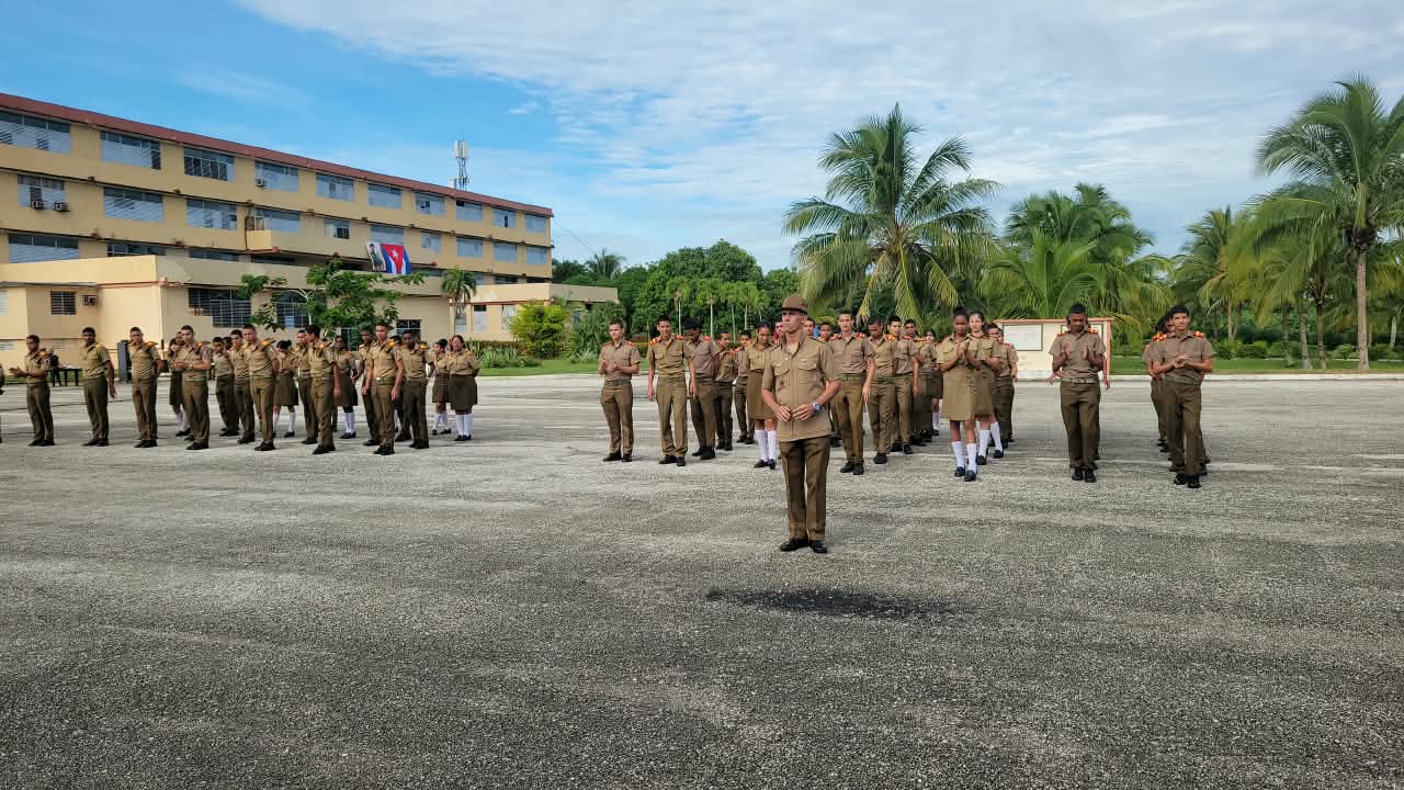 Celebran en Camagüey 60 años de las escuelas militares Camilo Cienfuegos
