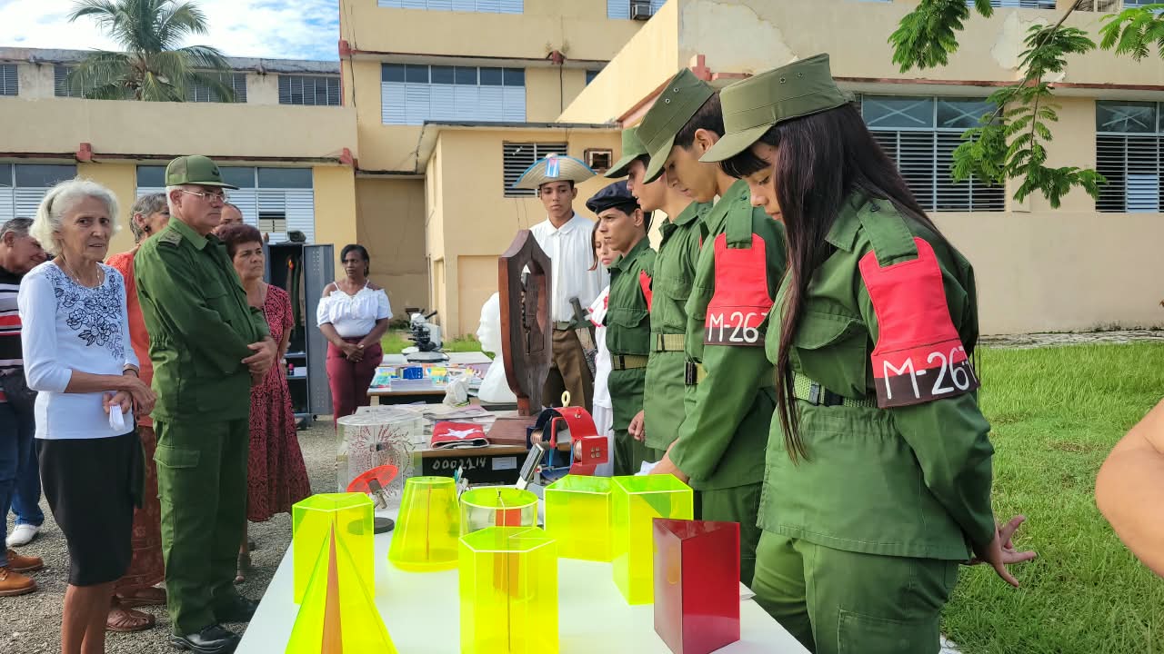 Celebran en Camagüey 60 años de las escuelas militares Camilo Cienfuegos