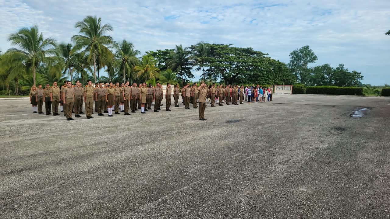 Celebran en Camagüey 60 años de las escuelas militares Camilo Cienfuegos