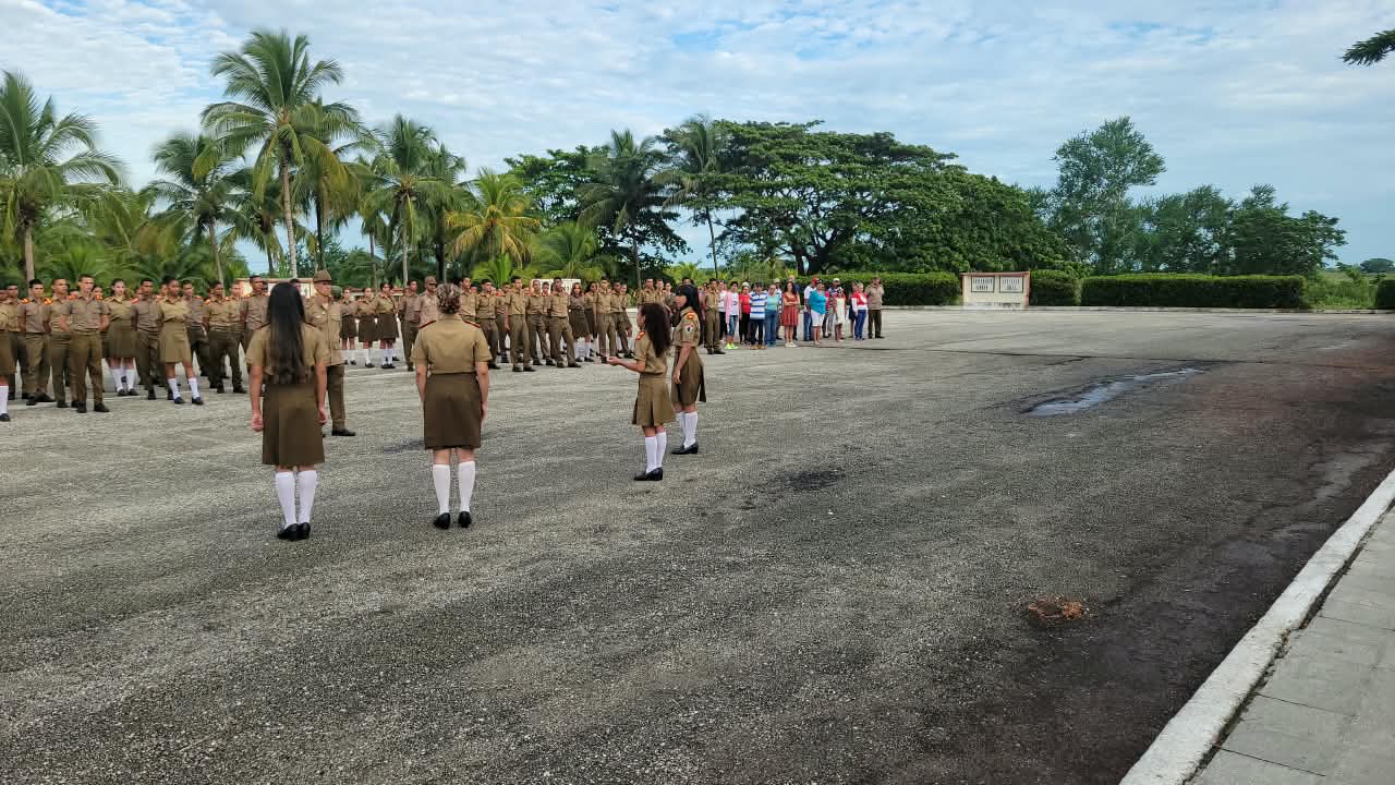 Celebran en Camagüey 60 años de las escuelas militares Camilo Cienfuegos