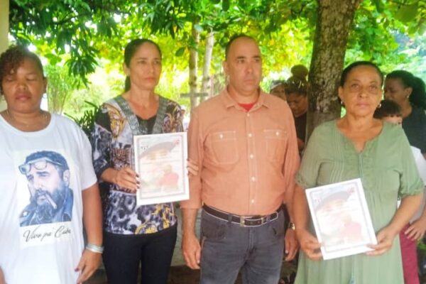 Celebran en Céspedes aniversario 66 de los Comités de Defensa de la Revolución