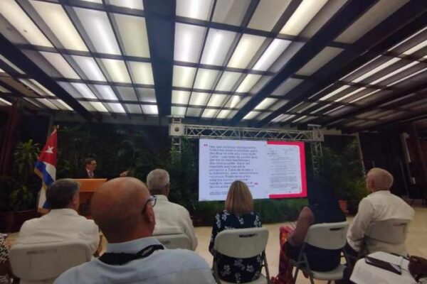Canciller de Cuba presenta el Informe de Cuba que denuncia los daños del bloqueo