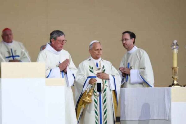 Papa León XIV habla de felicidad y pertenencia con sentido universal